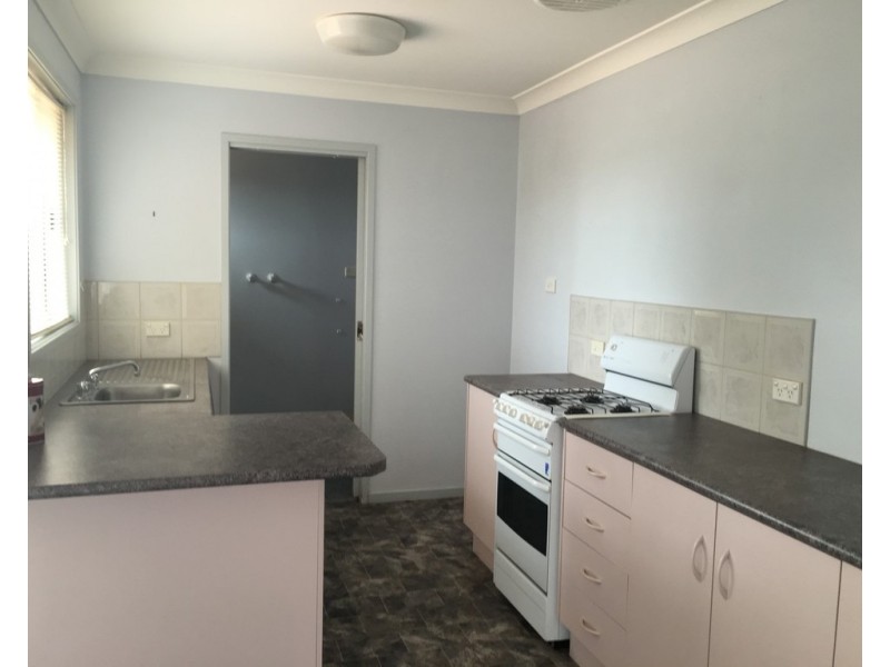 37 Flinders Street, Parkes NSW 2870