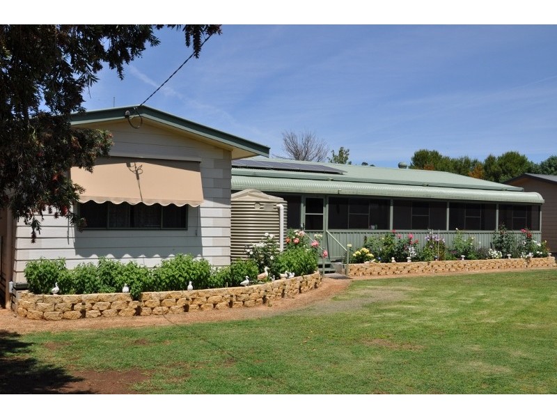 42 Pye Street, Eugowra NSW 2806