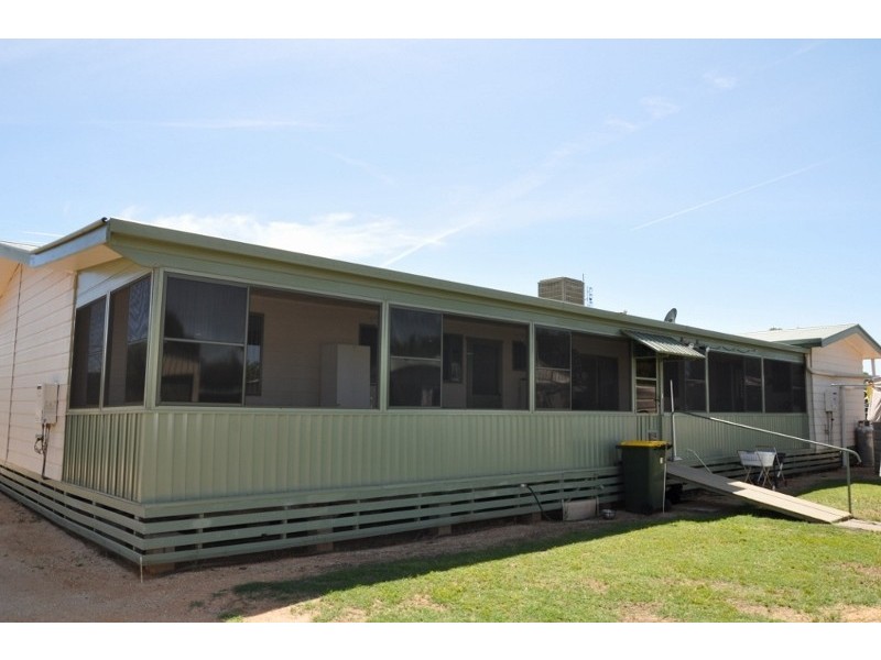 42 Pye Street, Eugowra NSW 2806