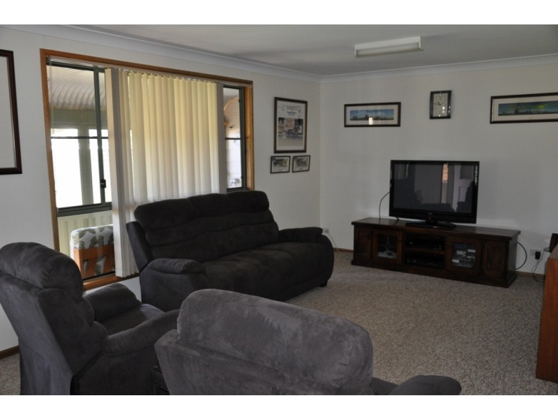 42 Pye Street, Eugowra NSW 2806