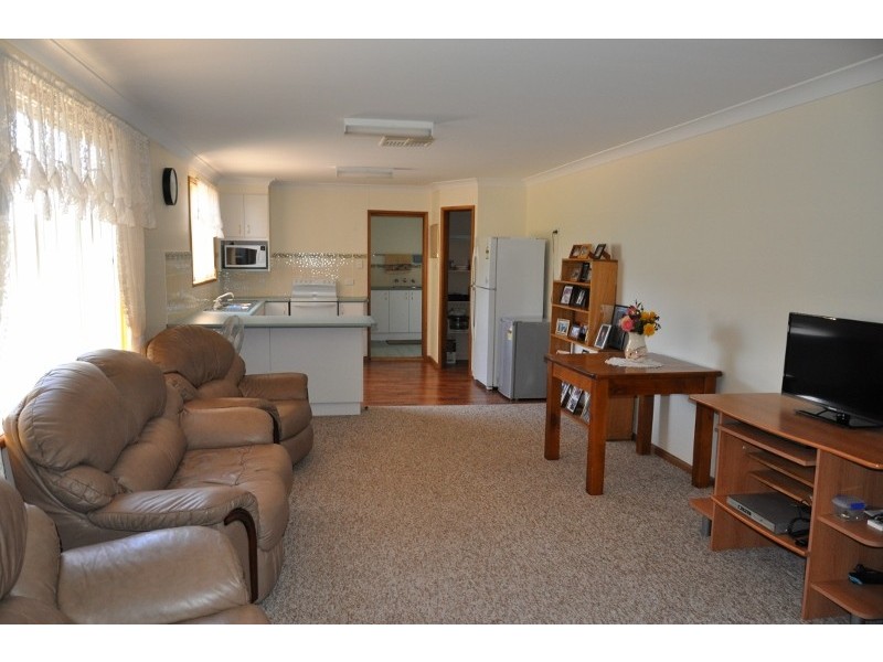 42 Pye Street, Eugowra NSW 2806