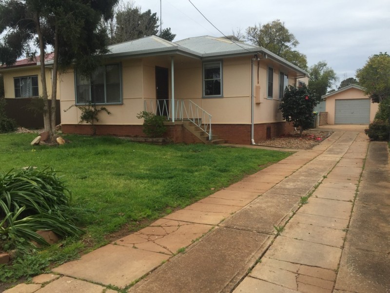 17 Thornbury Street, Parkes NSW 2870