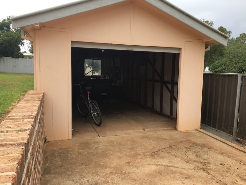 17 Thornbury Street, Parkes NSW 2870