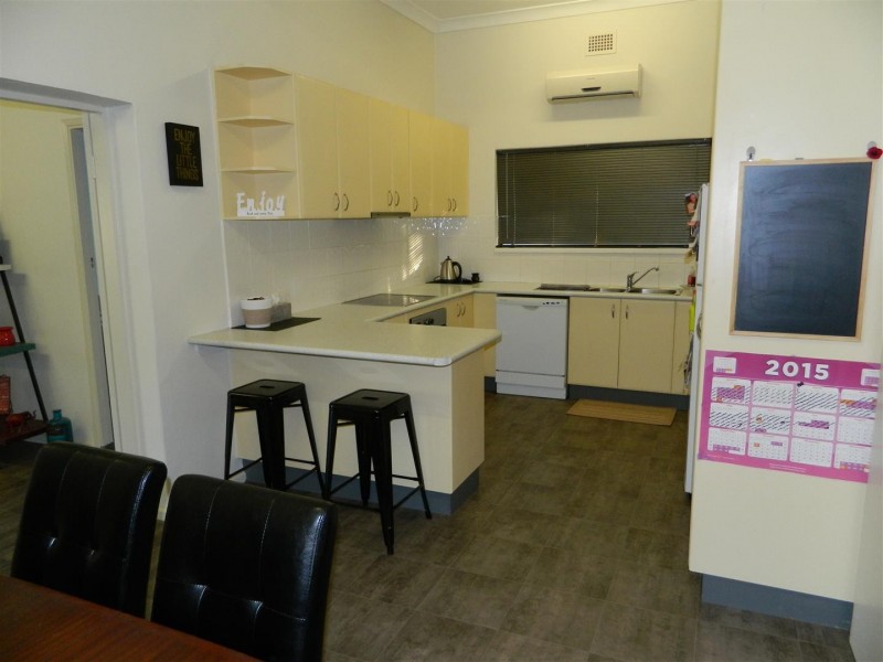 37 East Street, Parkes NSW 2870