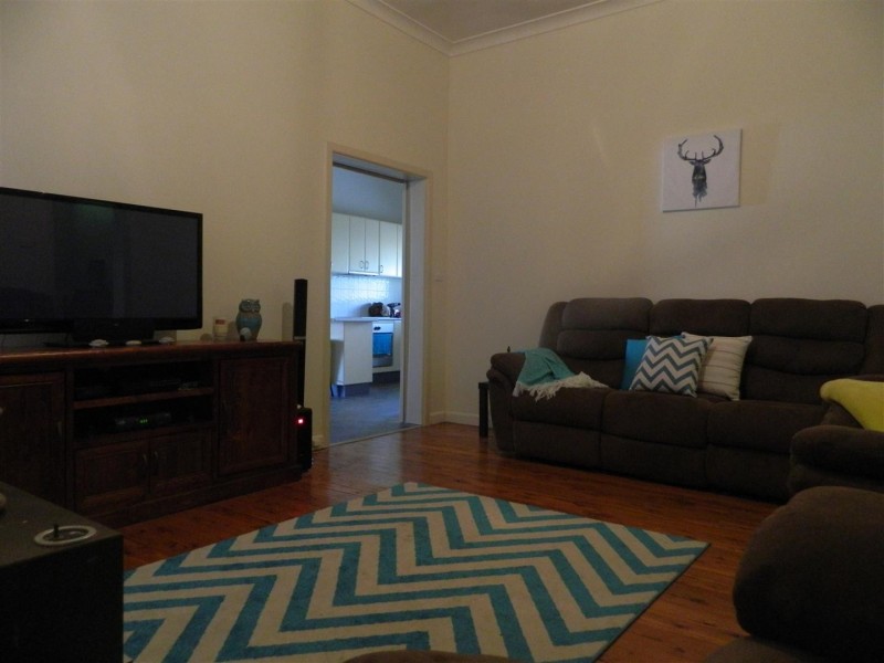 37 East Street, Parkes NSW 2870