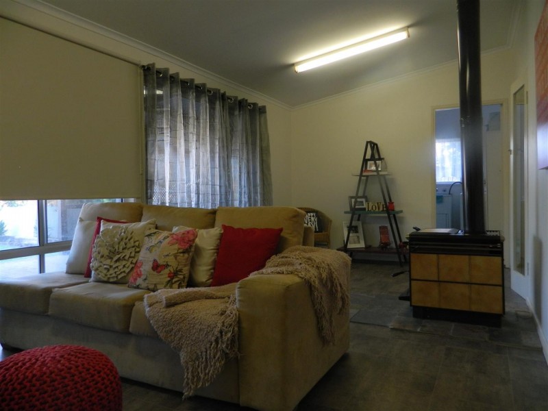 37 East Street, Parkes NSW 2870
