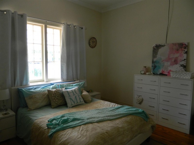 37 East Street, Parkes NSW 2870