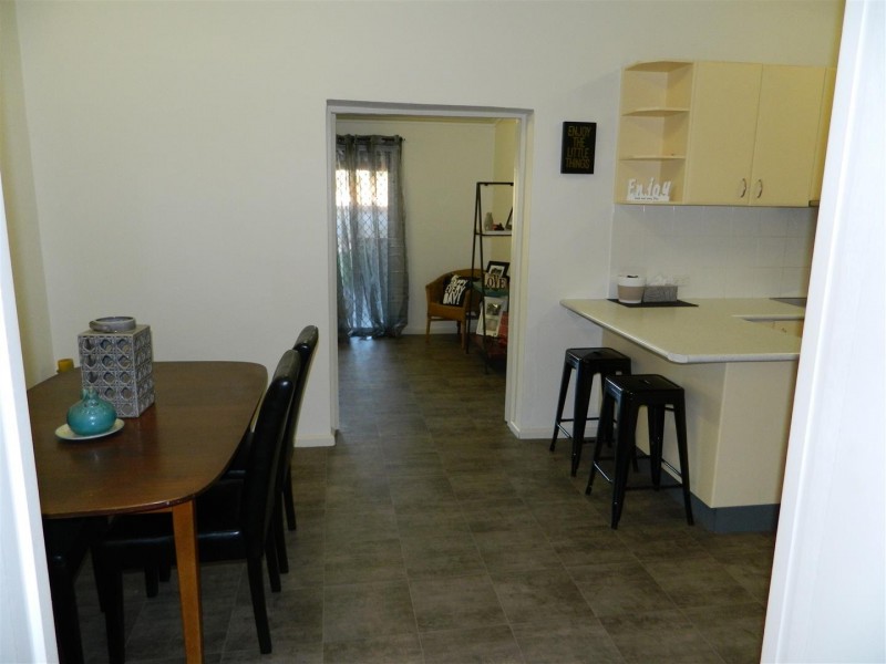 37 East Street, Parkes NSW 2870