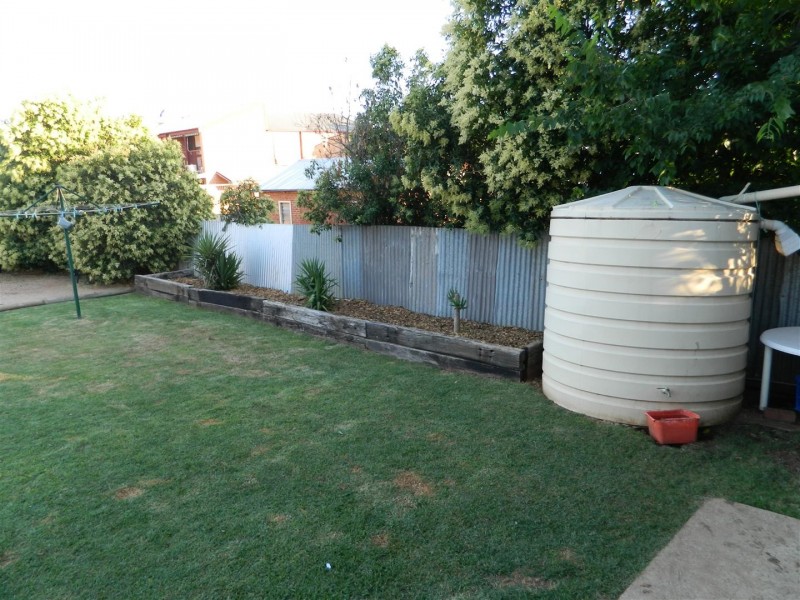 37 East Street, Parkes NSW 2870