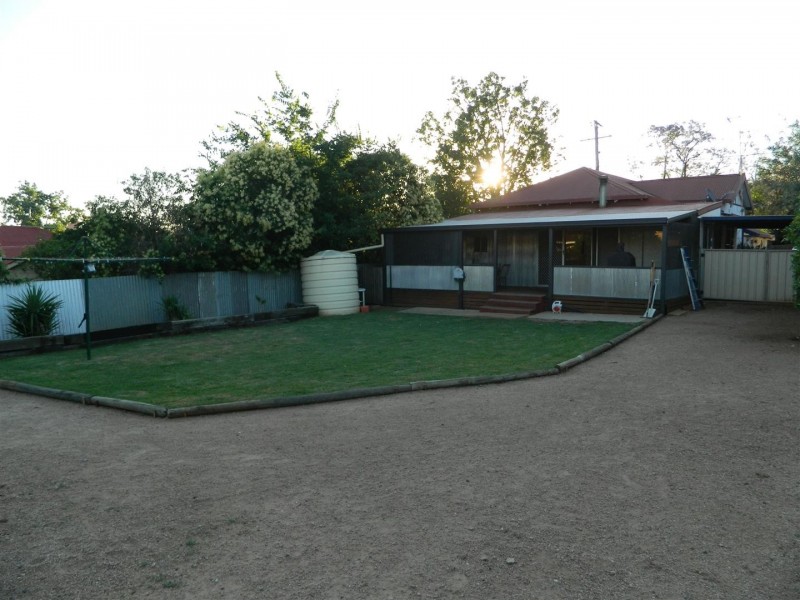 37 East Street, Parkes NSW 2870