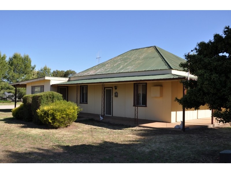 6 Oberon Street, Eugowra NSW 2806