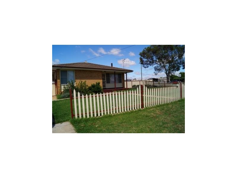 17 Best Street, Parkes NSW 2870
