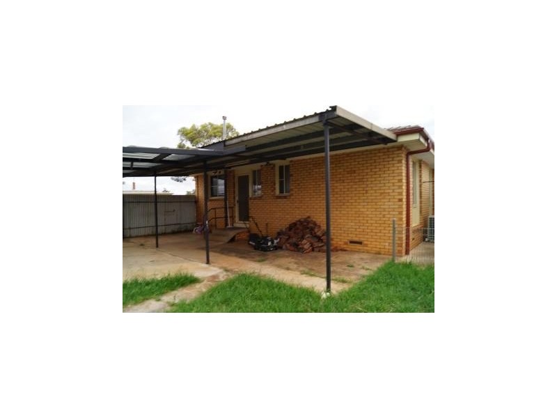 17 Best Street, Parkes NSW 2870
