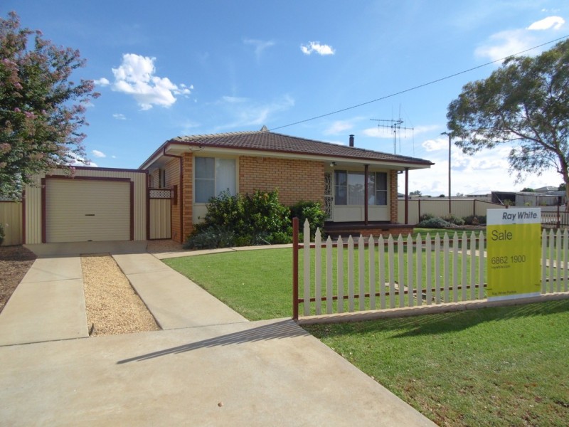 17 Best Street, Parkes NSW 2870