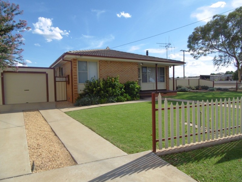 17 Best Street, Parkes NSW 2870
