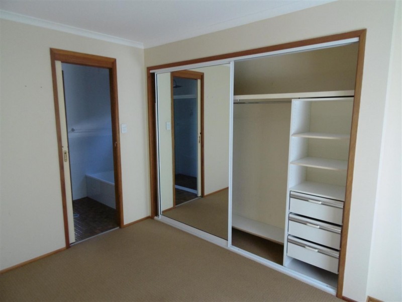 16 Lawson Street, Parkes NSW 2870