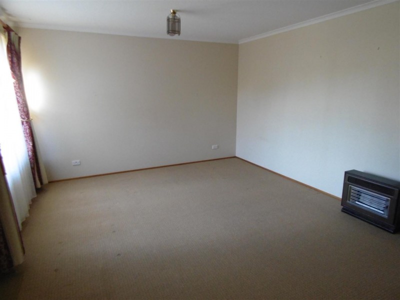 16 Lawson Street, Parkes NSW 2870