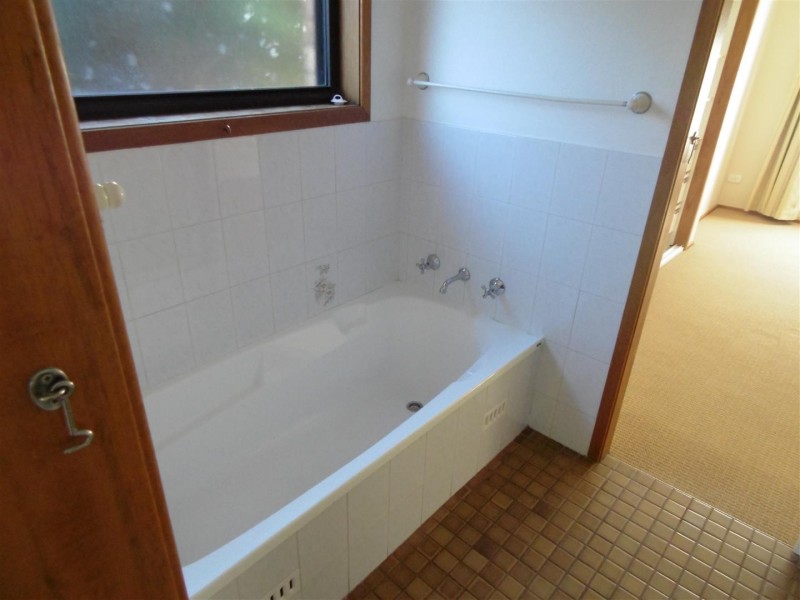 16 Lawson Street, Parkes NSW 2870