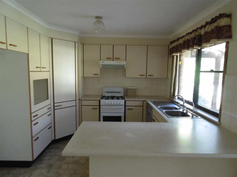 16 Lawson Street, Parkes NSW 2870