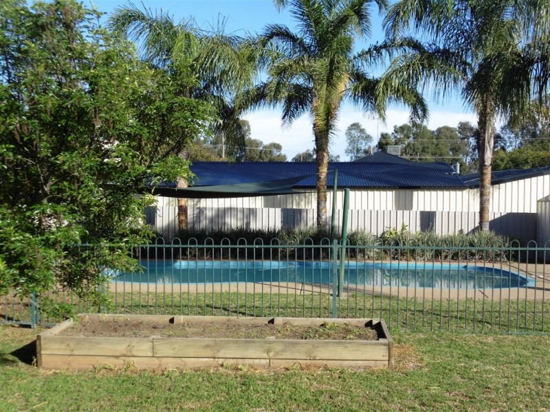 16 Lawson Street, Parkes NSW 2870