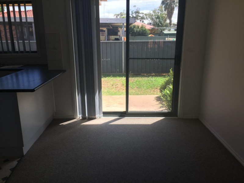 4/24 Ebelina Crescent, Parkes NSW 2870