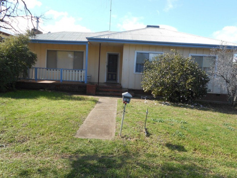 11 Wattle Street, Parkes NSW 2870