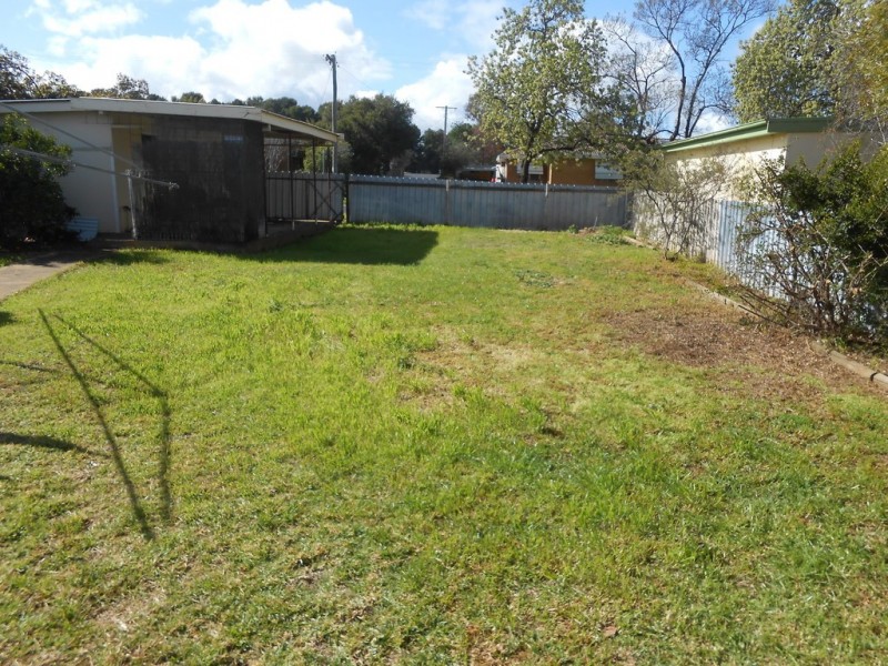 11 Wattle Street, Parkes NSW 2870