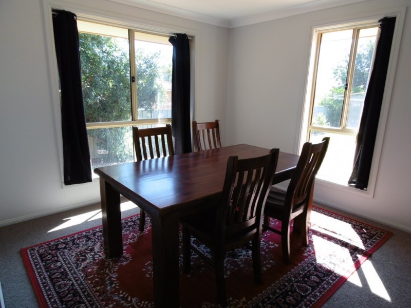 12 Christina Close, Parkes NSW 2870