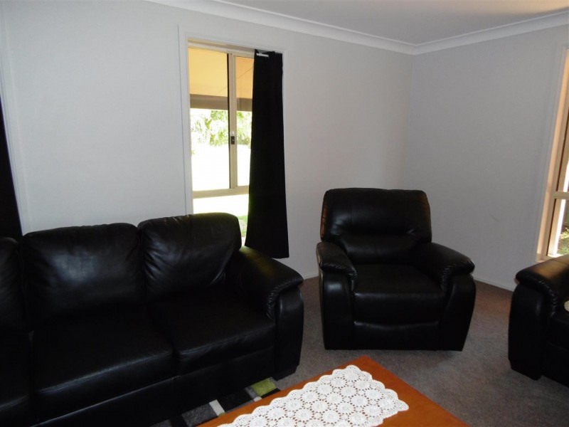 12 Christina Close, Parkes NSW 2870