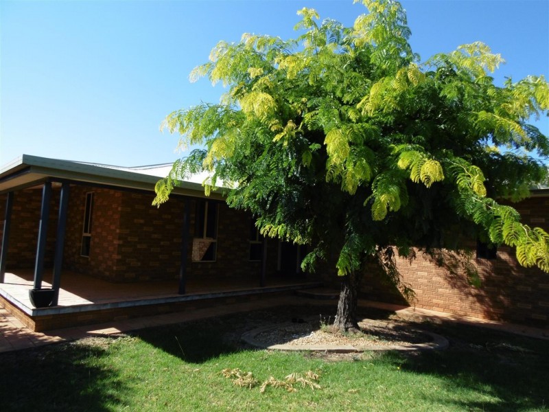 12 Christina Close, Parkes NSW 2870