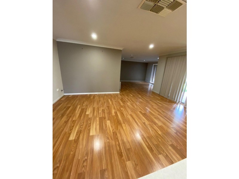 8 Avoca Place, Parkes NSW 2870