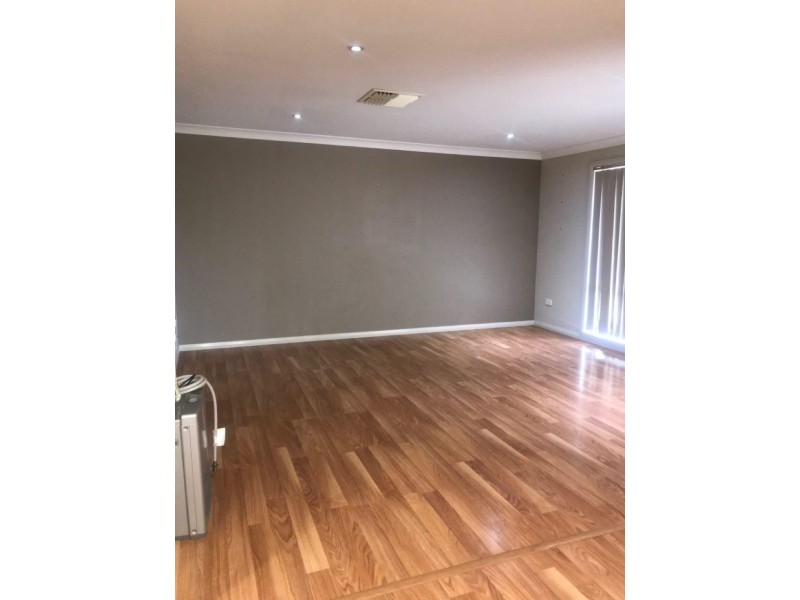 8 Avoca Place, Parkes NSW 2870