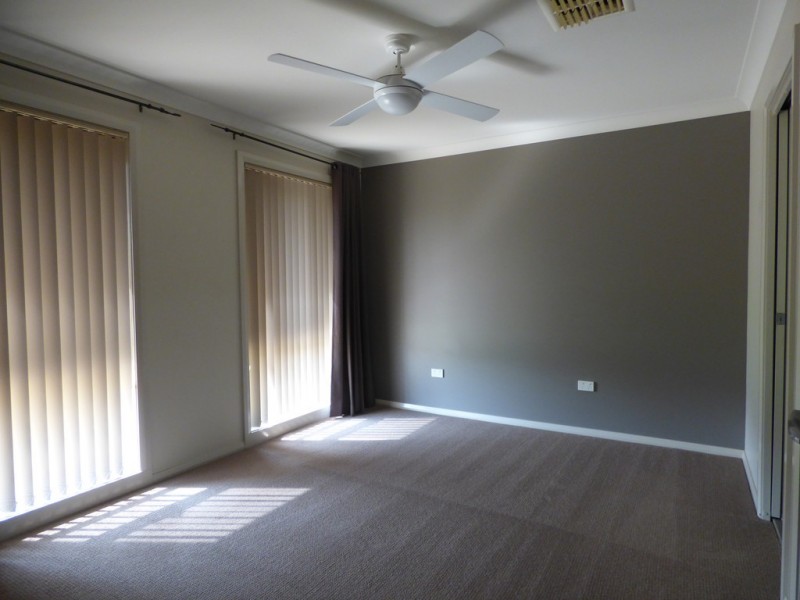 8 Avoca Place, Parkes NSW 2870