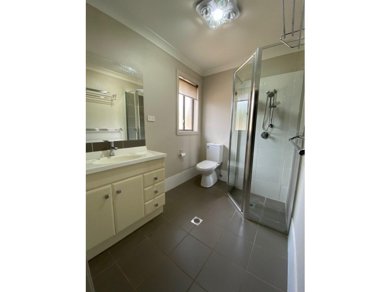 8 Avoca Place, Parkes NSW 2870