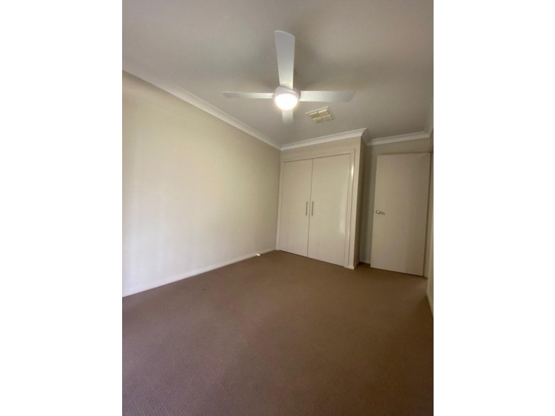 8 Avoca Place, Parkes NSW 2870