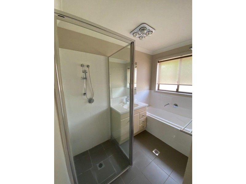 8 Avoca Place, Parkes NSW 2870