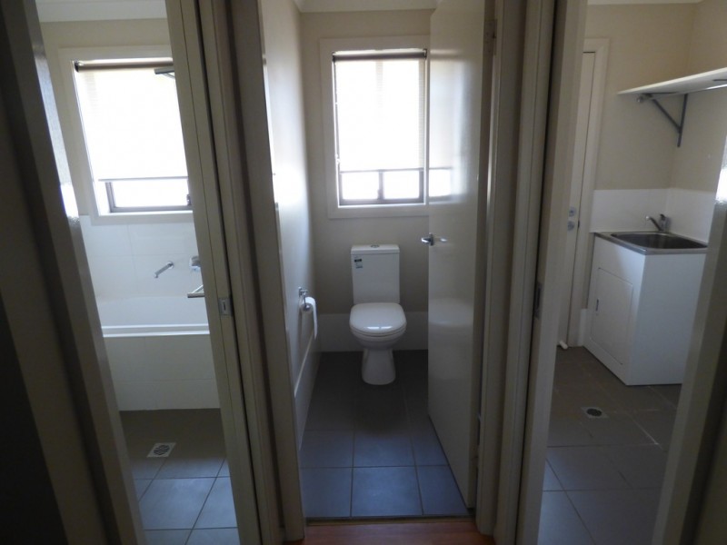 8 Avoca Place, Parkes NSW 2870