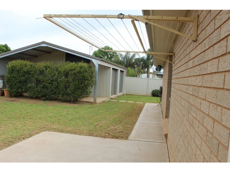 8 Avoca Place, Parkes NSW 2870