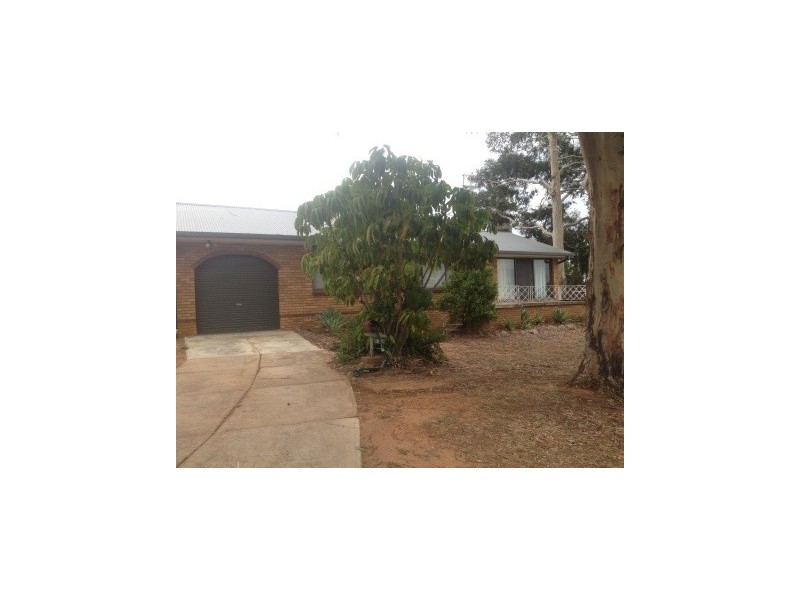 30 Barton, Parkes NSW 2870