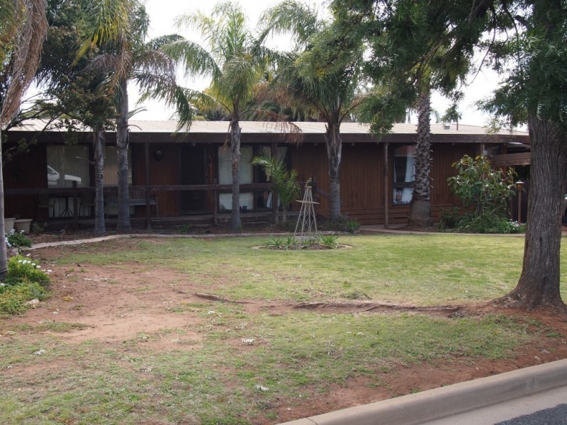 12 Adams Ave, Condobolin NSW 2877