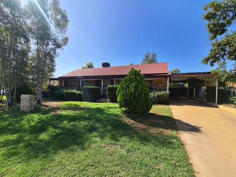 9 Adams Ave, Condobolin NSW 2877