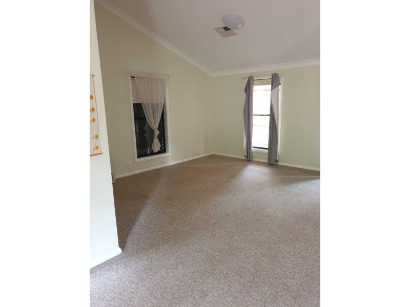 9 Adams Ave, Condobolin NSW 2877
