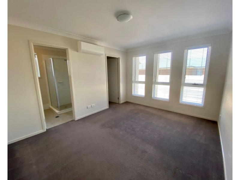 15 Angeleish Ave, Parkes NSW 2870