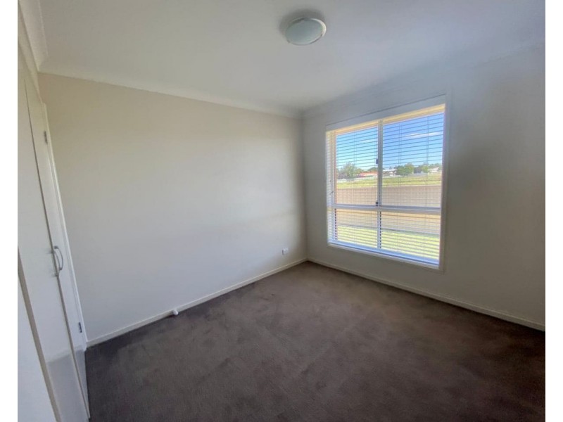 15 Angeleish Ave, Parkes NSW 2870