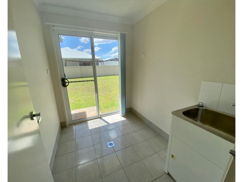 15 Angeleish Ave, Parkes NSW 2870