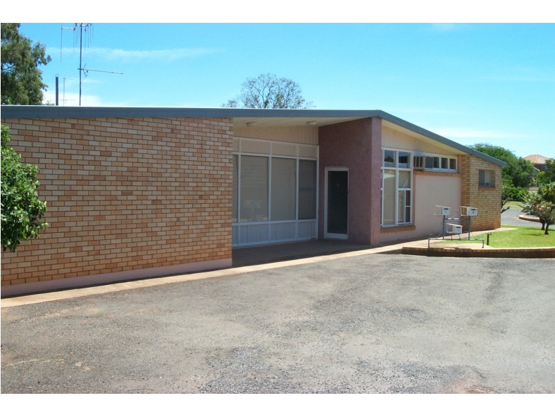 2/10 Elouera Place, Parkes NSW 2870