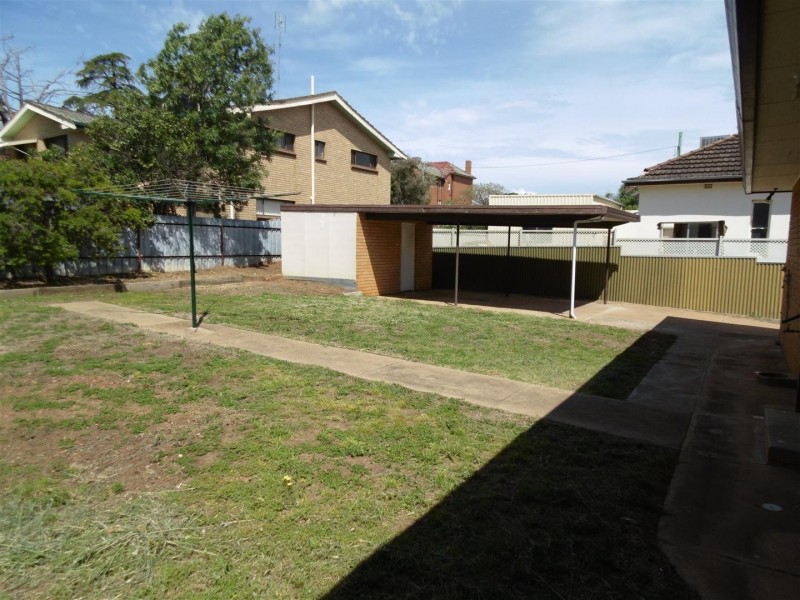 75 Currajong Street, Parkes NSW 2870