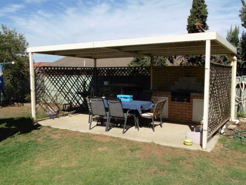20 Middleton Street, Parkes NSW 2870
