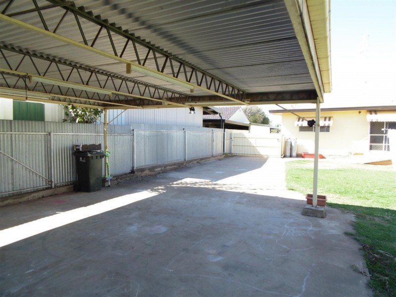 20 Middleton Street, Parkes NSW 2870