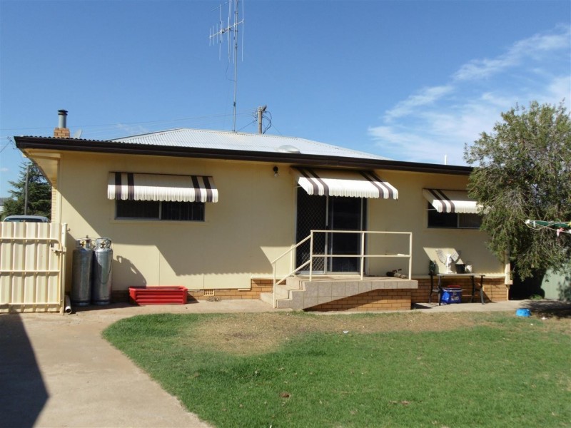 20 Middleton Street, Parkes NSW 2870